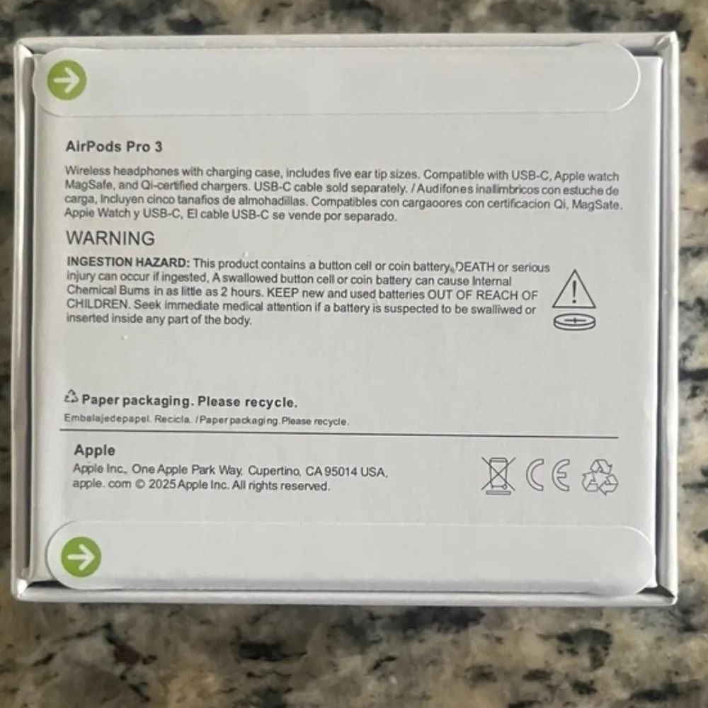 Apple White Wireless Earbuds with White Charging Case and Silicone Tips